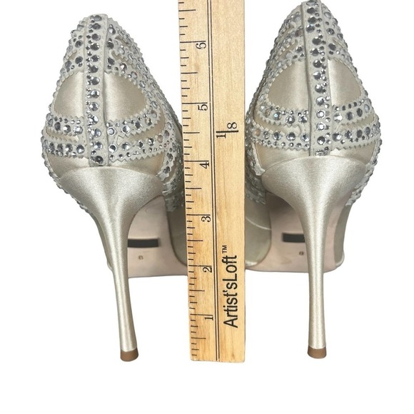 BADGLEY MISCHKA ROUGE EMBELLISHED EVENING SHOES IVORY SATIN SZ 8 NEW WITHOUT BOX - Picture 3 of 12
